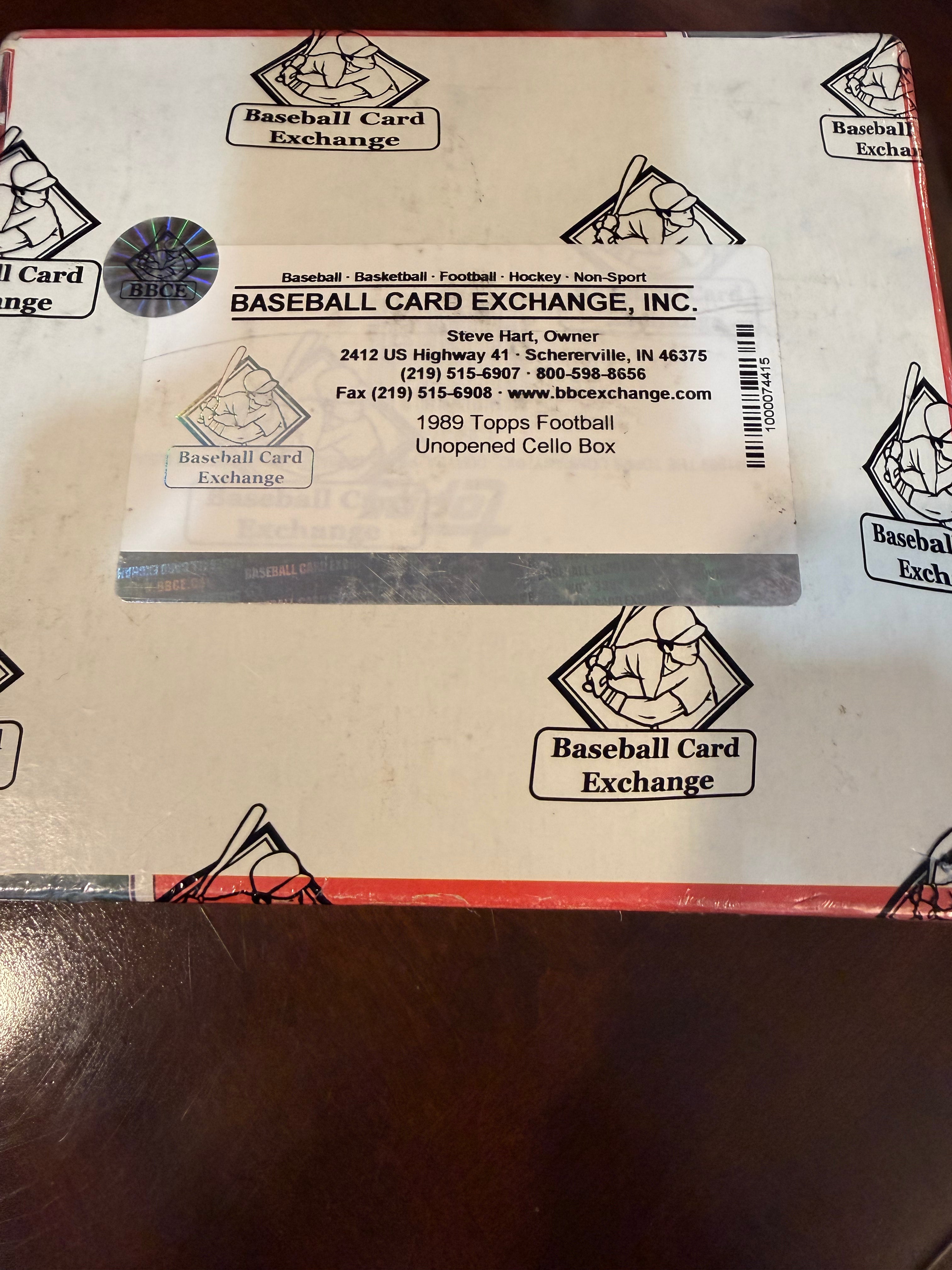 1989 Topps Football Cello Box (unopened) BBCE Authenticated